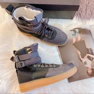 Nike SF Air Force 1 Premium Sneaker